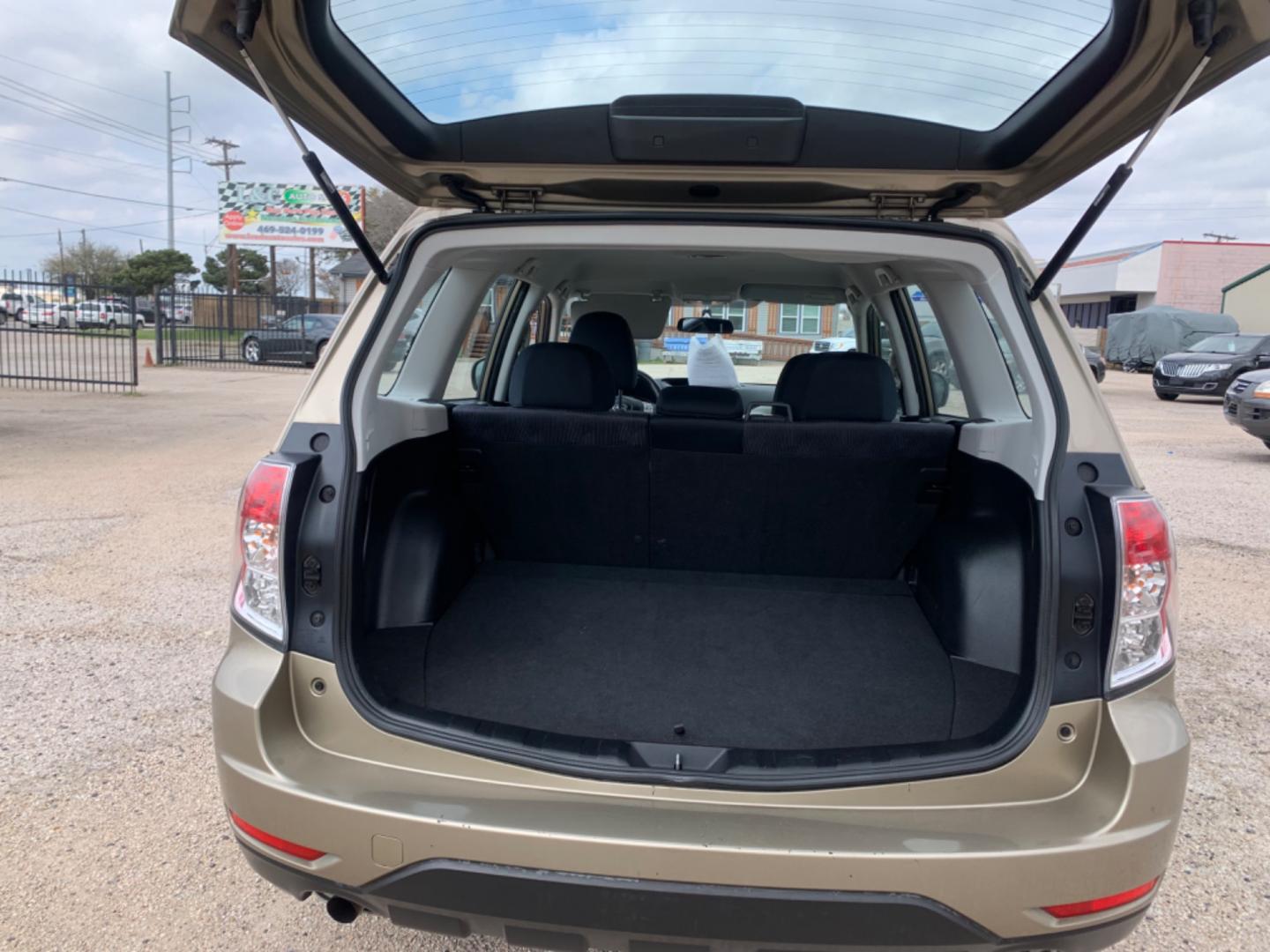 2009 Gold /Black Subaru Forester (JF2SH61649H) with an 2.5L FI SOHC 150 CID engine, AUTOMATIC transmission, located at 1830 North Belt Line Road, Irving, TX, 75061, (469) 524-0199, 32.834373, -96.993584 - Photo#9